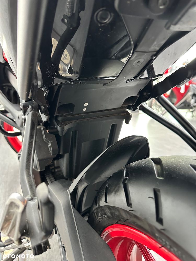Suzuki GSX - 28