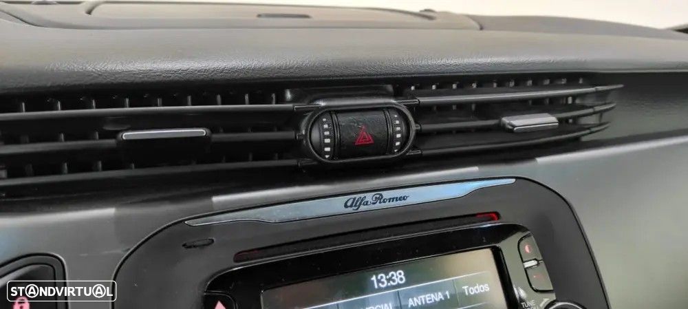 Alfa Romeo Giulietta 1.6 JTDM Exclusive - 30