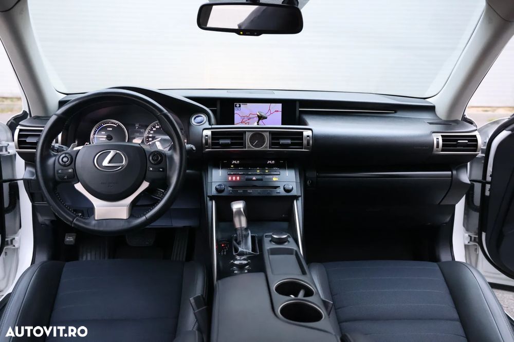 Lexus Seria IS 300h Aut. Executive - 23