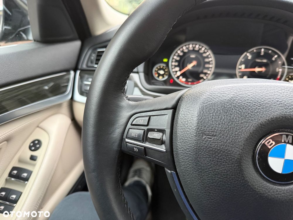 BMW Seria 5 525d Luxury Line - 23