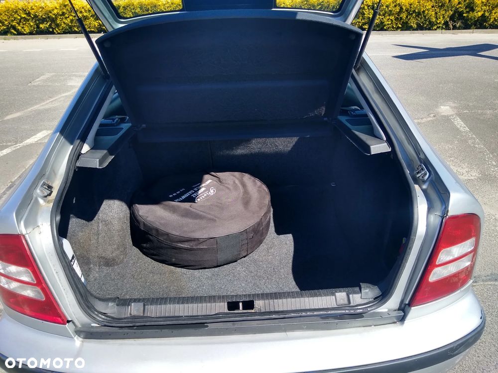 Skoda Octavia 1.6 Tour - 10