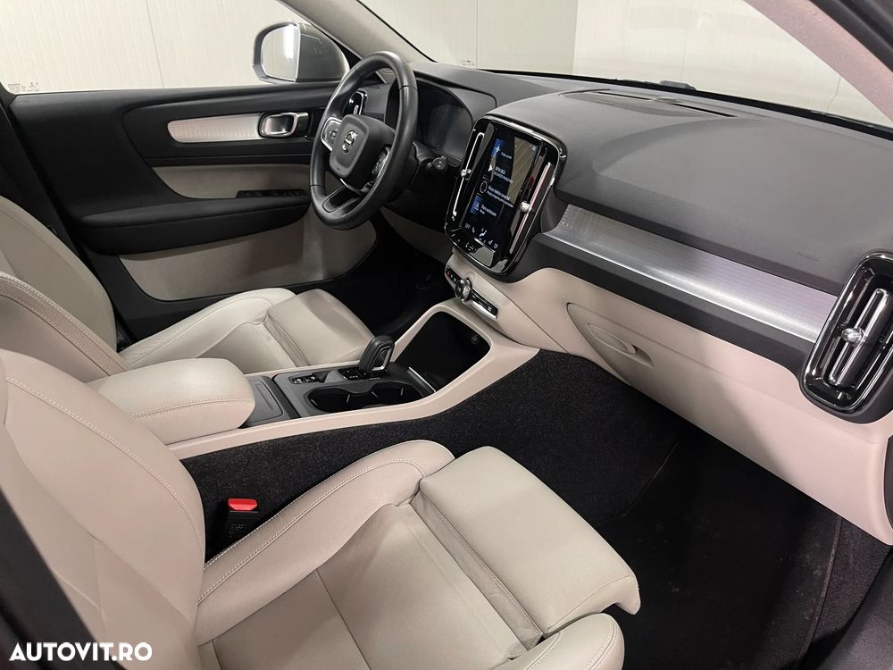 Volvo XC 40 B4 AT8 AWD Mild Hybrid Momentum Pro - 11