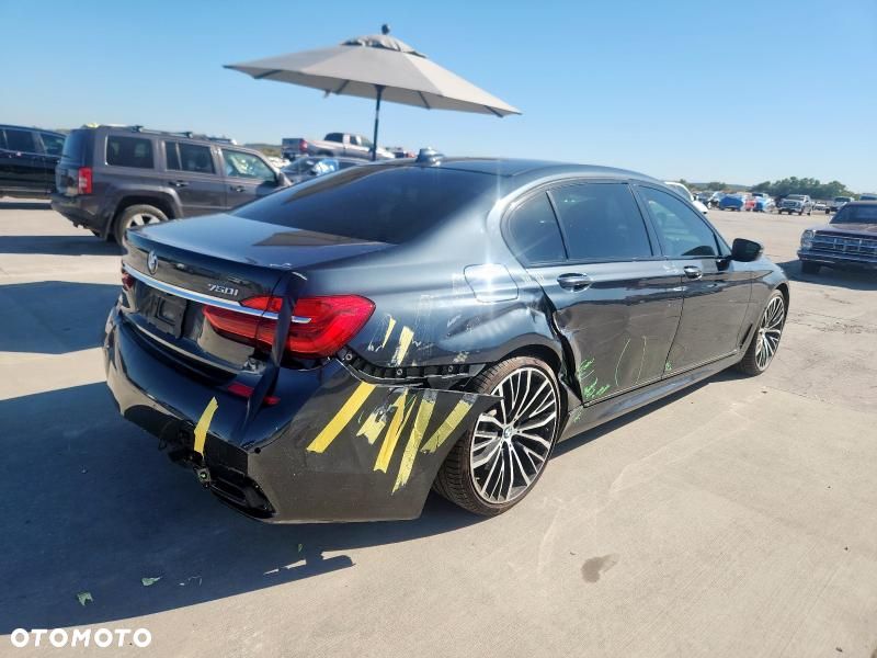 BMW Seria 7 750i xDrive - 3