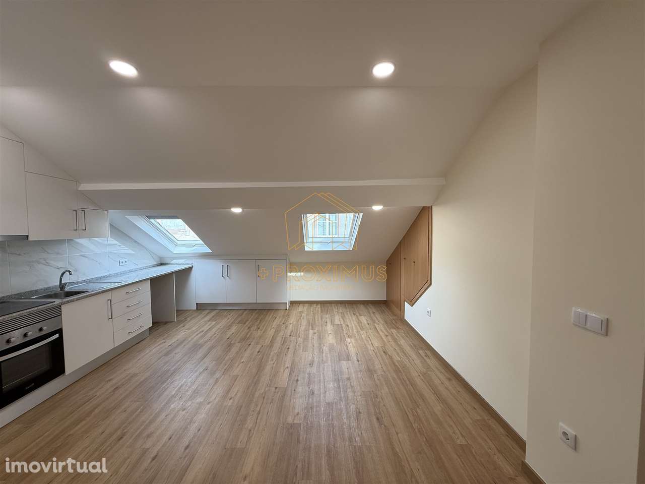 Moradia Geminada no Centro da Figueira da Foz- Dividida em 2 apartamen - Grande imagem: 4/28