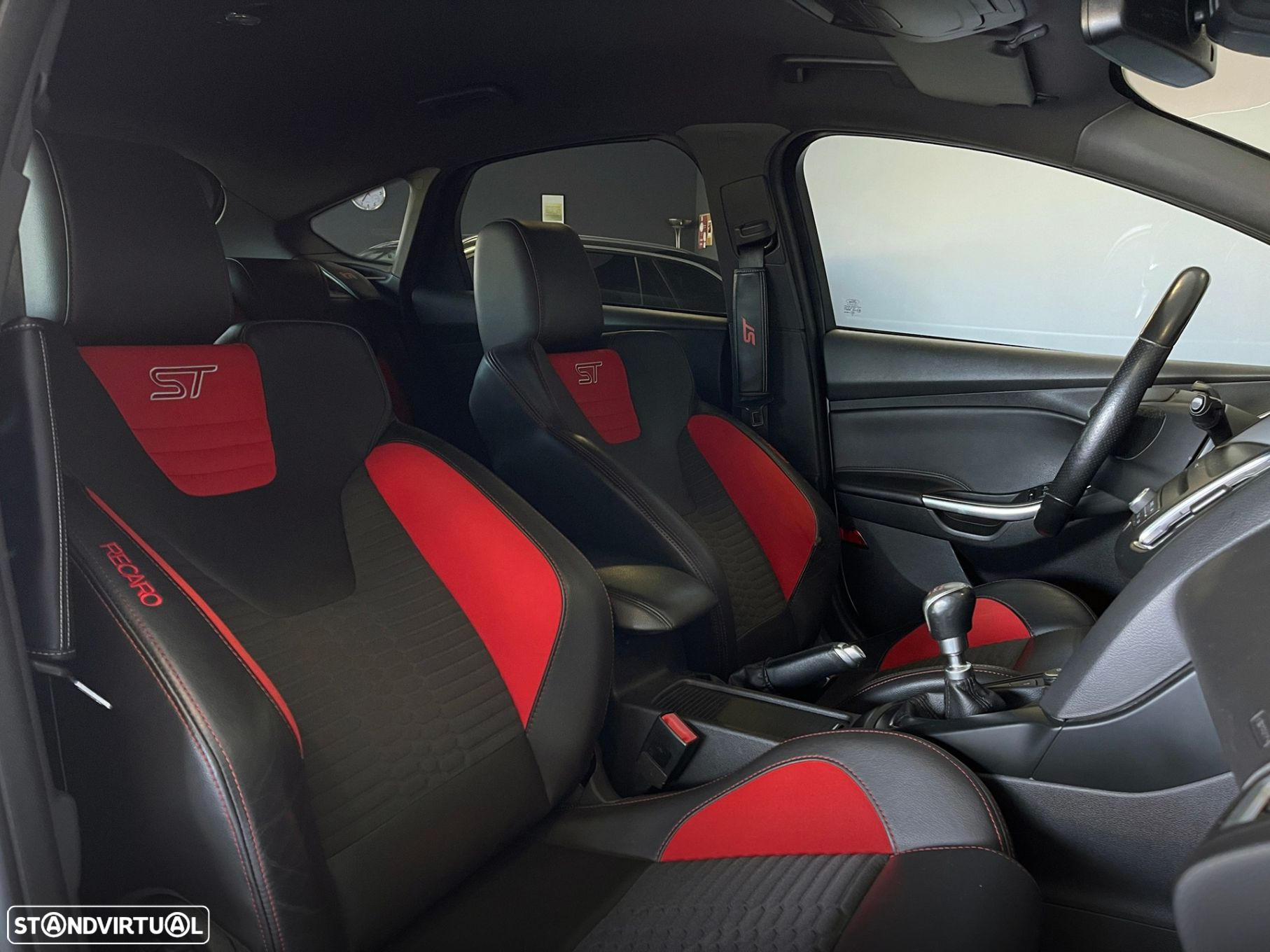 Ford Focus 2.0i ST-2 - 37