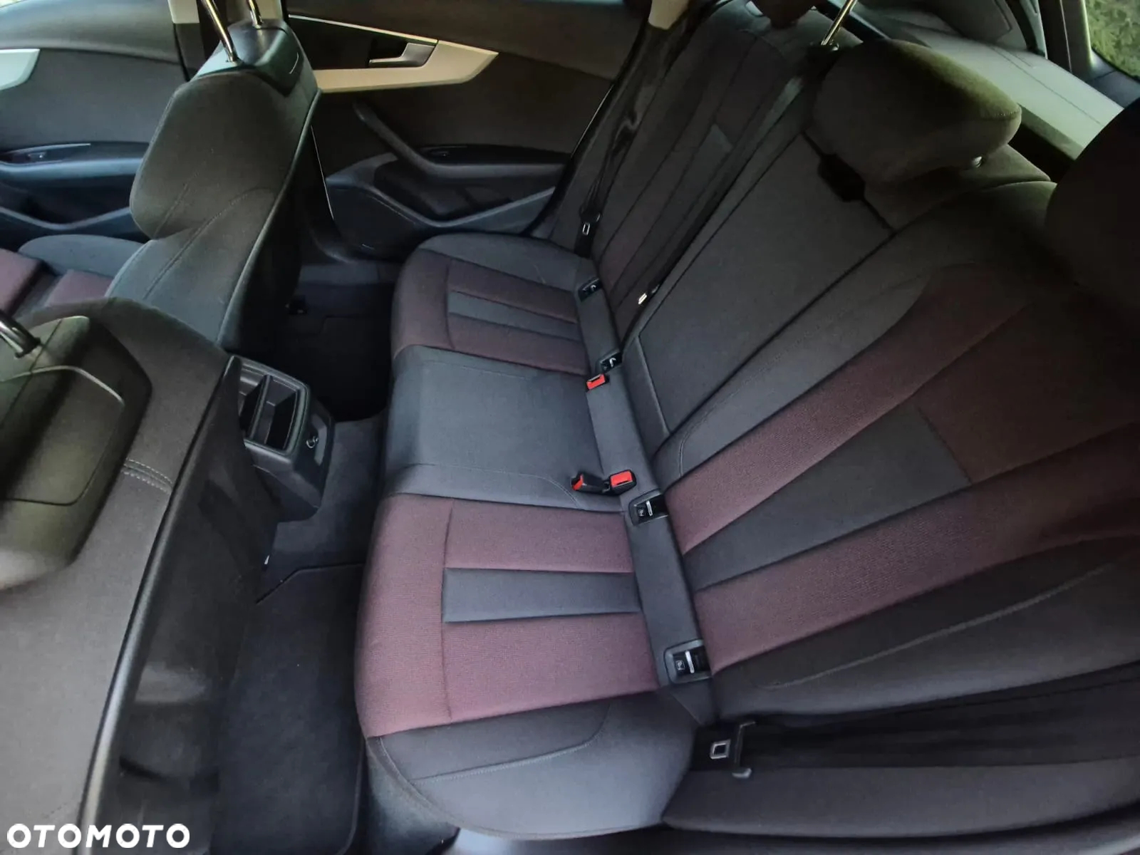 Audi A4 Avant 40 TDI quattro S tronic S line - 27