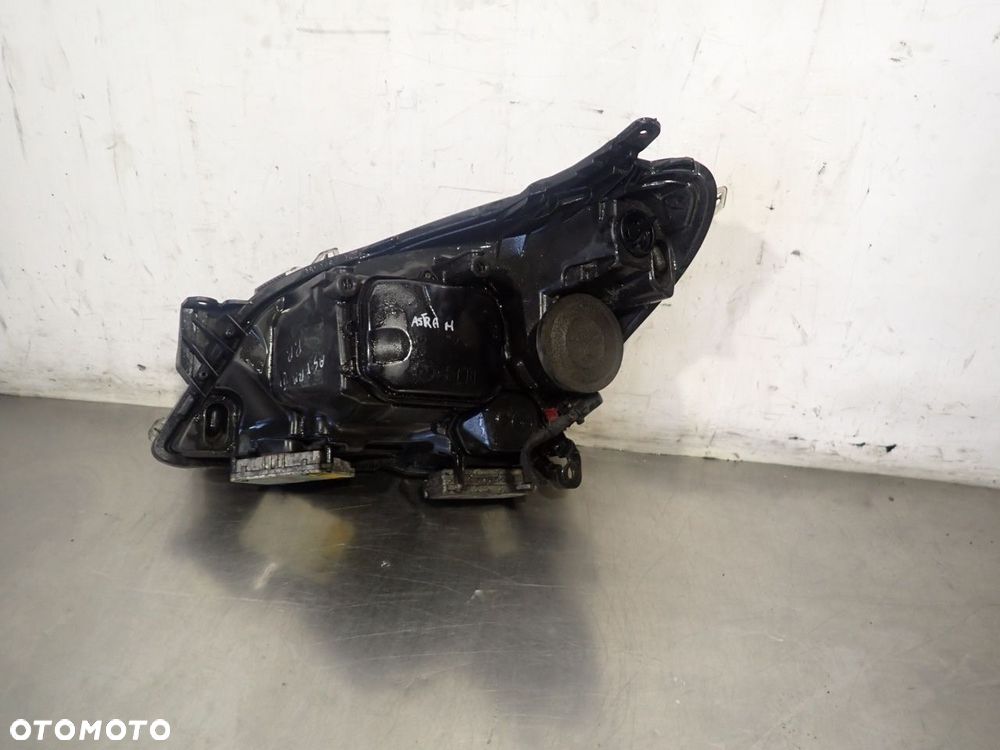 LAMPA PRAWA PRZEDNIA XENON OPEL ASTRA H - 2