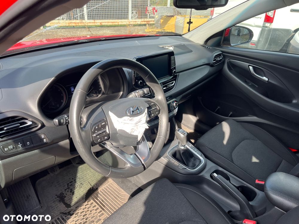 Hyundai i30 1.5 Intro - 12