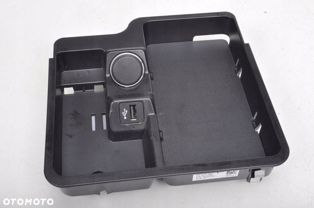 BMW G29 WEJŚCIE GNIAZDO USB ZAPALNICZKI 21R UK - 1
