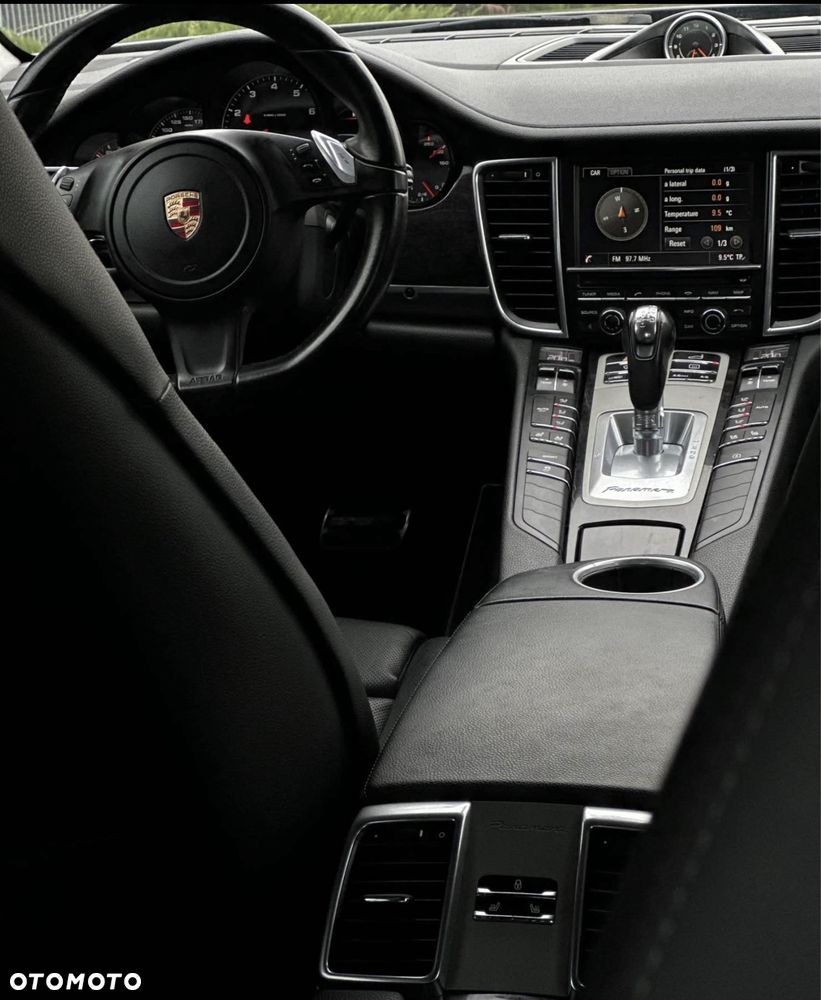 Porsche Panamera - 4