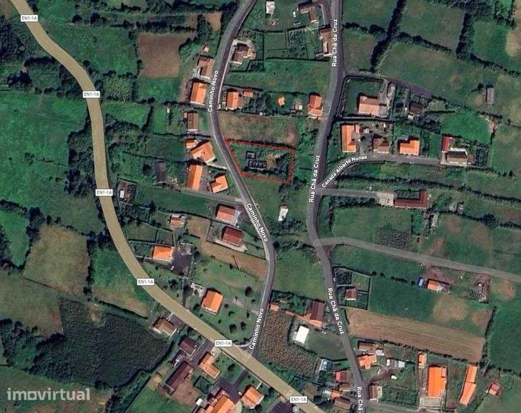 Terreno urbano + moradia iniciada na ilha do Faial - Grande imagem: 2/7