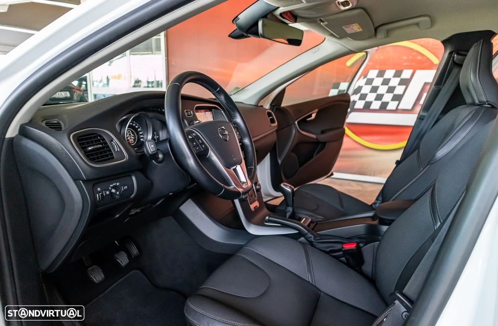 Volvo V40 Cross Country 2.0 D3 Plus - 9