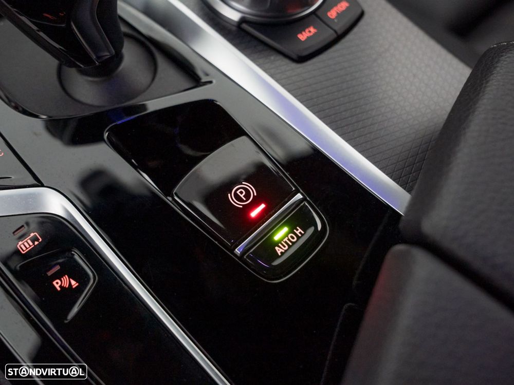 BMW 520 e Pack M - 30