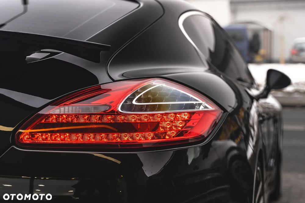 Porsche Panamera Turbo PDK - 19