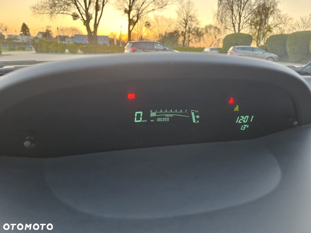 Toyota Yaris 1.0 VVT-i Luna - 22