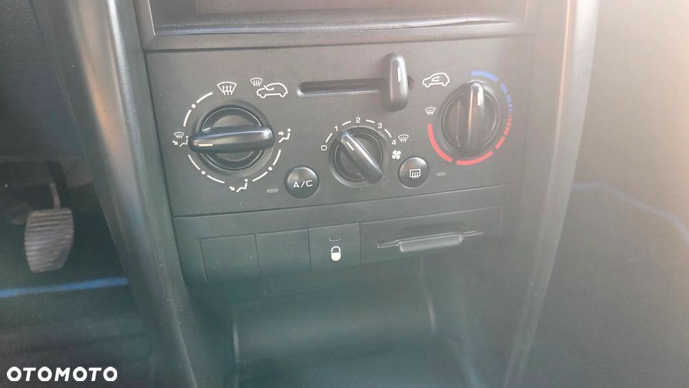 Peugeot 207 1.4 16V Trendy - 10