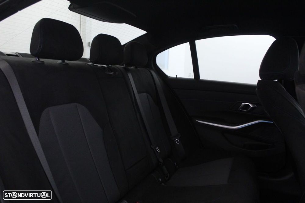 BMW 330 e Pack Desportivo M Auto - 16