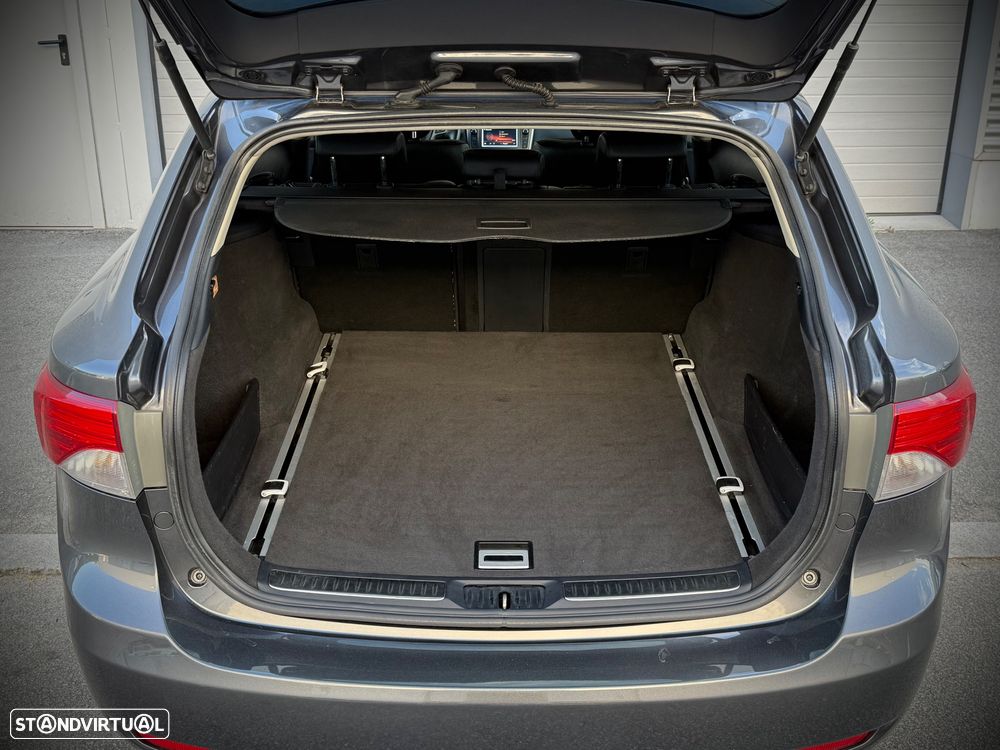 Toyota Avensis SW 2.0 D-4D Luxury - 30