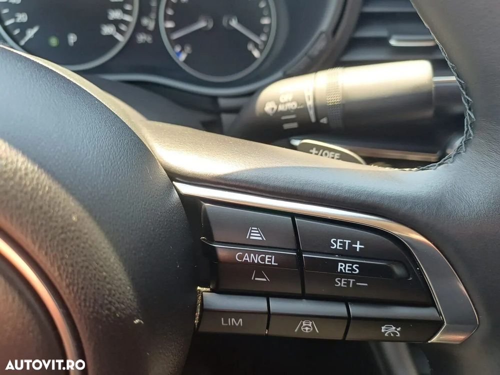 Mazda 3 e-Skyactiv X186 AT MHEV Exclusive-Line - 16