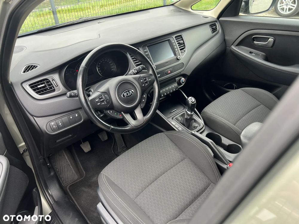 Kia Carens - 5