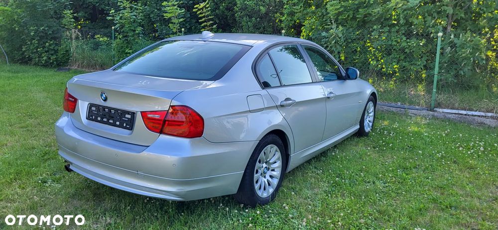 BMW Seria 3 318i - 4