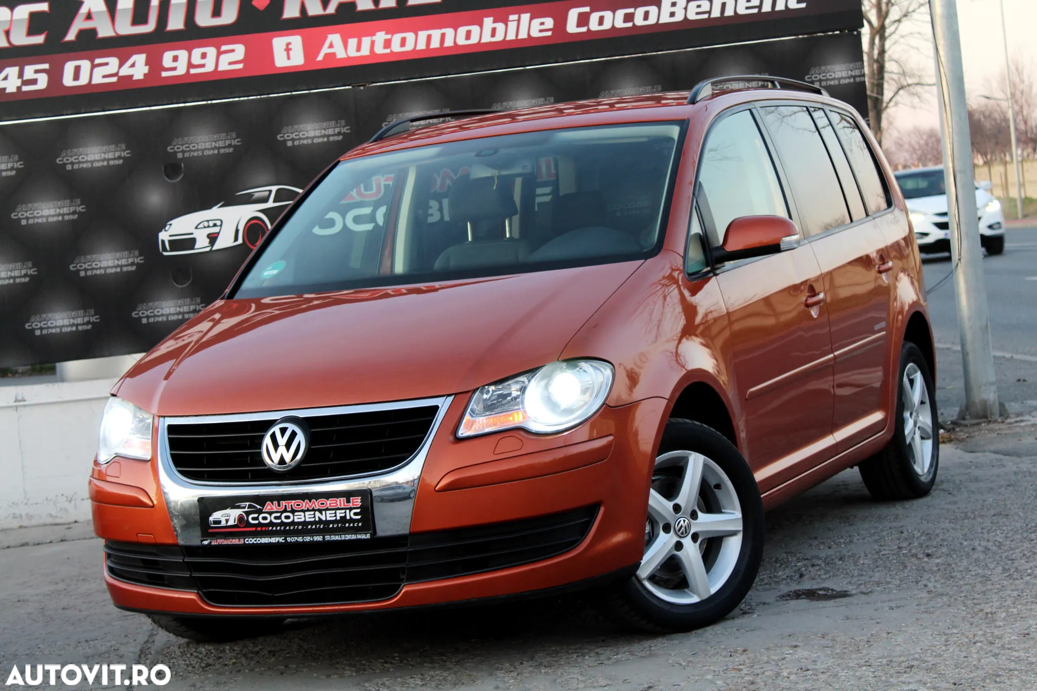 Volkswagen Touran 2.0 TDI DPF DSG United - 3