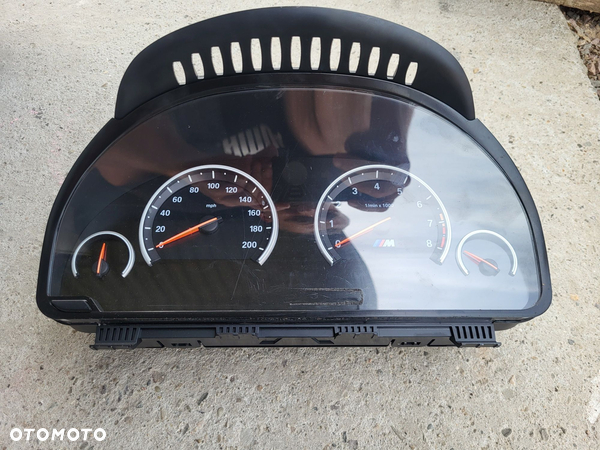 Licznik Zegar bmw m5 F10 m6 f06 f12 f13 v8 4.4 560km USA