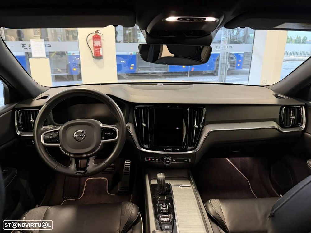 Volvo V60 2.0 B4 R-Design Geartronic - 11