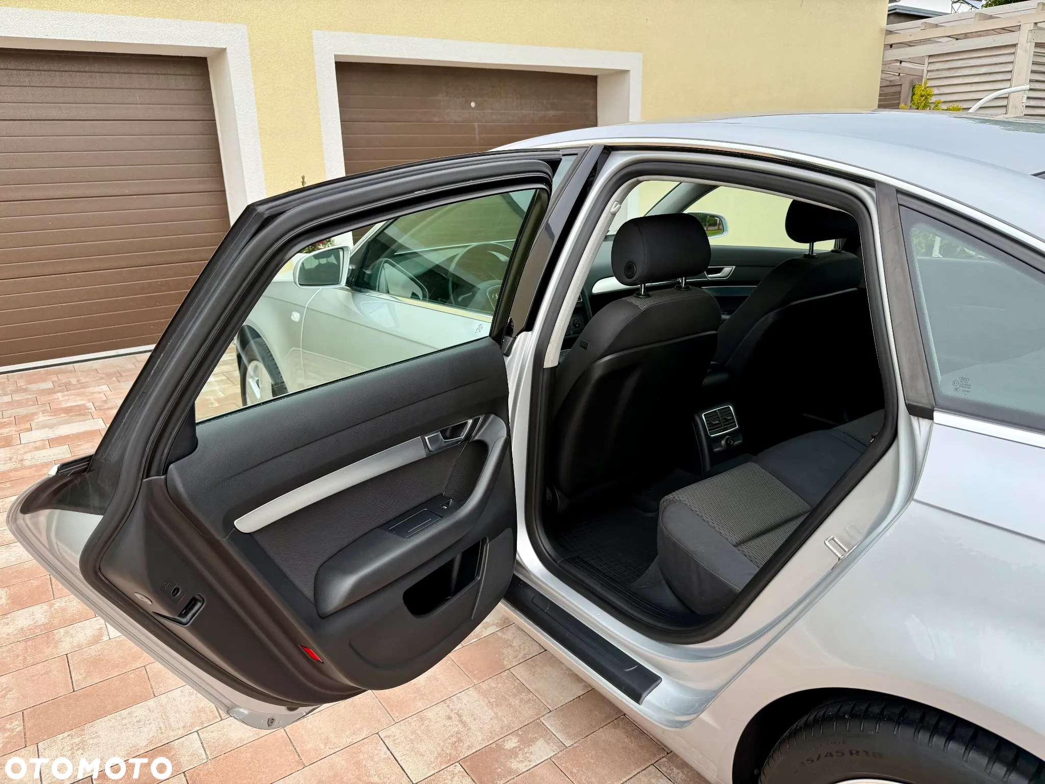 Audi A6 2.4 - 18