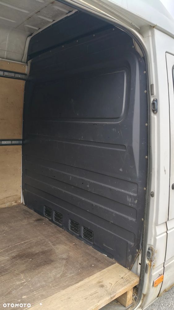 Mercedes-Benz Sprinter - 21