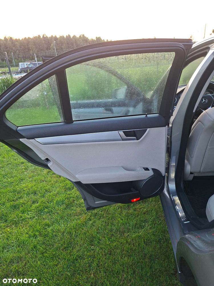 Mercedes-Benz Klasa C 200 CDI BlueEff Avantgarde - 12