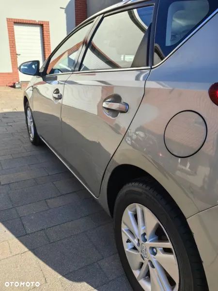 Toyota Auris Hybrid 135 Dynamic - 14