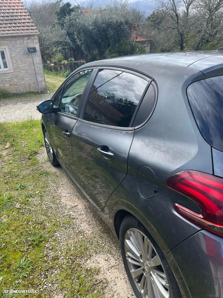 Peugeot 208 1.2 PureTech Style - 3