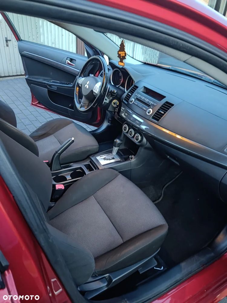 Mitsubishi Lancer - 10