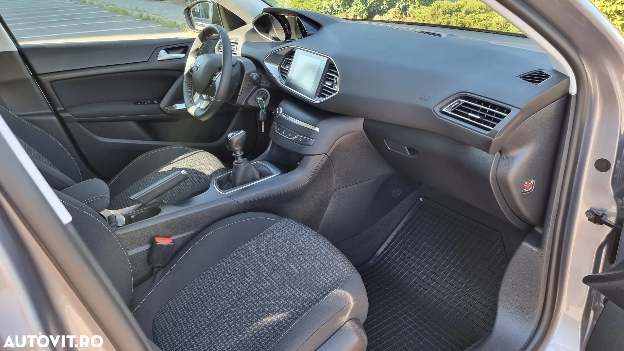 Peugeot 308 1.2 L PureTech Turbo S&S Allure - 17