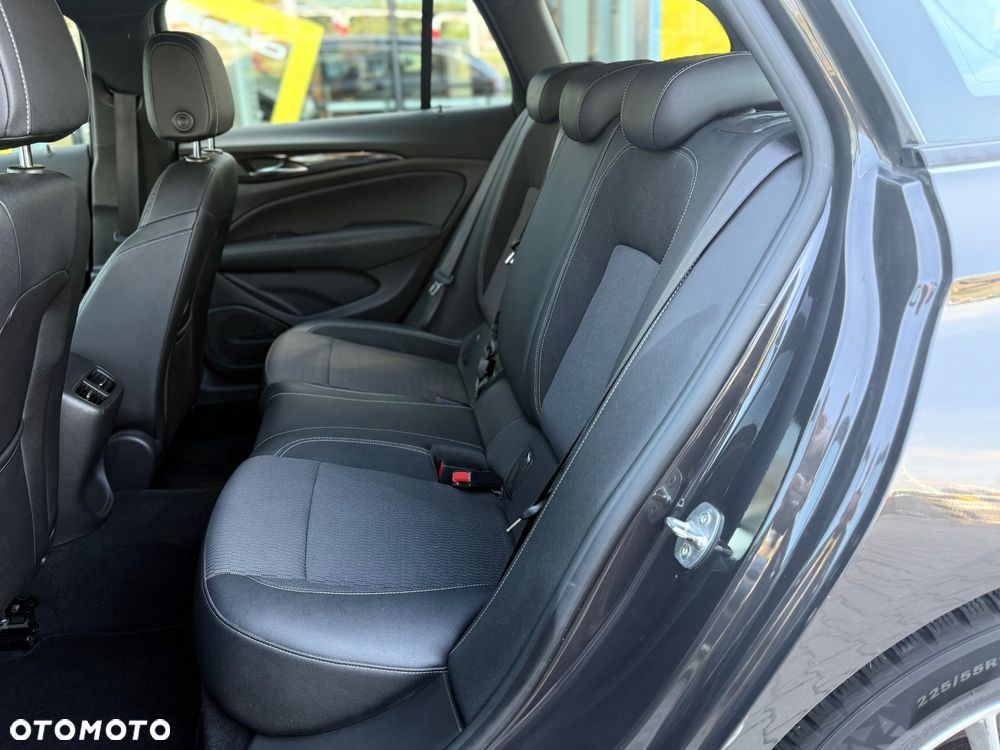 Opel Insignia - 16