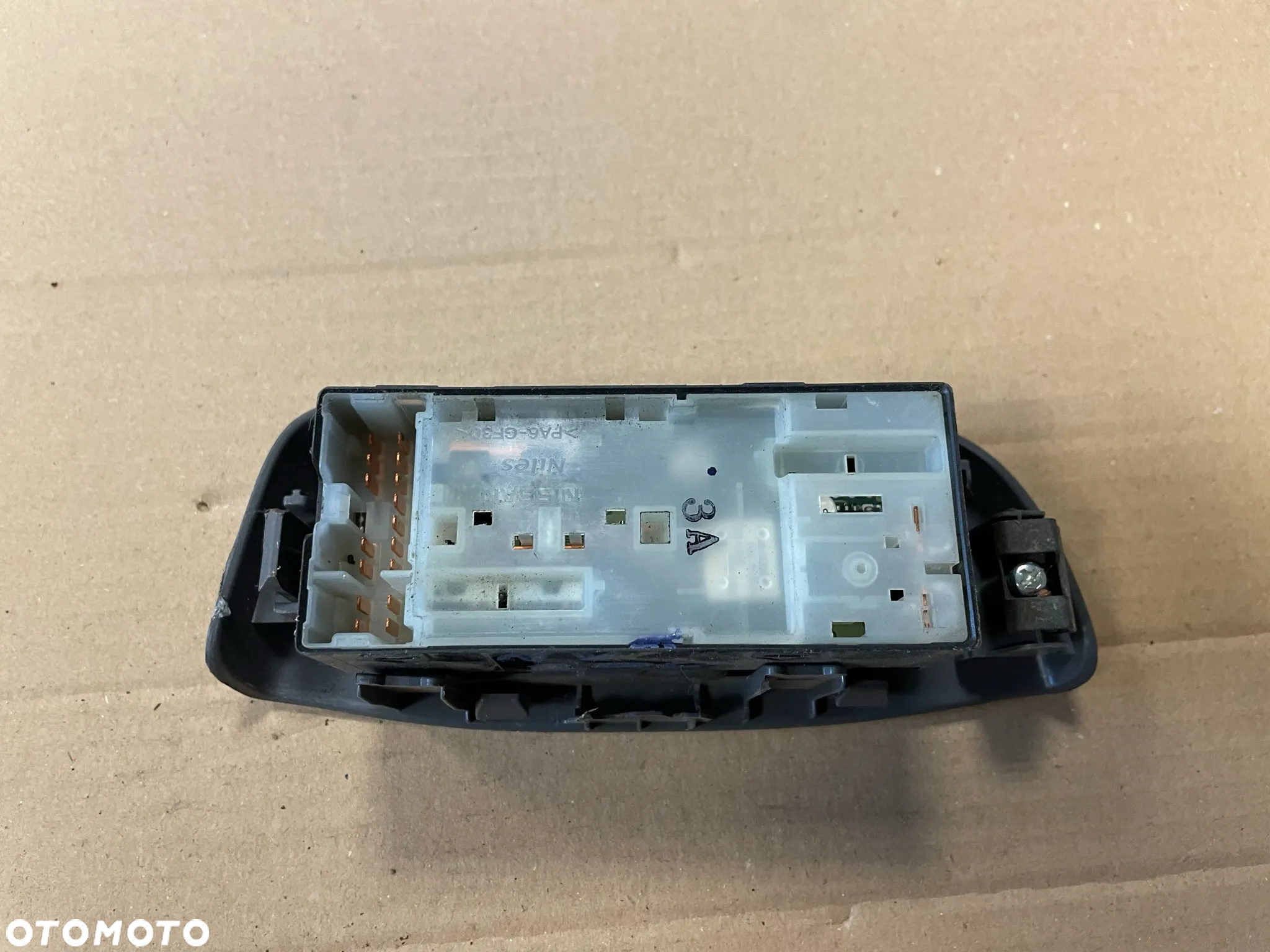 NISSAN NV200 PRZEŁĄCZNIK SZYB LEWY PRZEDNI - 2