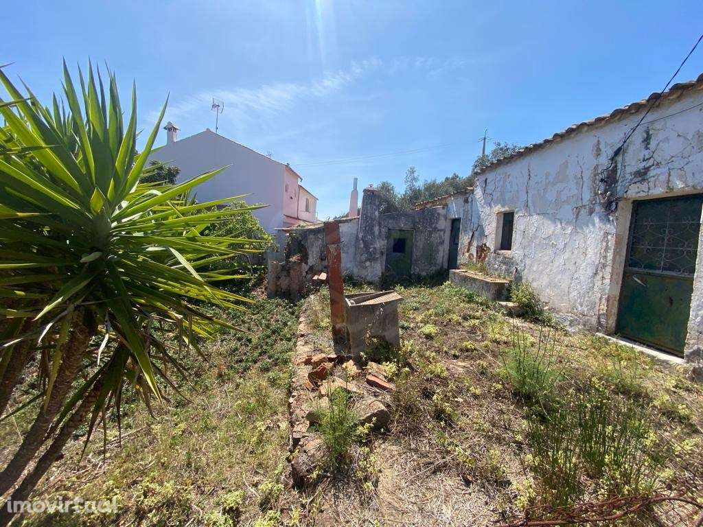 Moradia em ruína com bonita vista de campo, Salir, Algarve - Grande imagem: 3/23