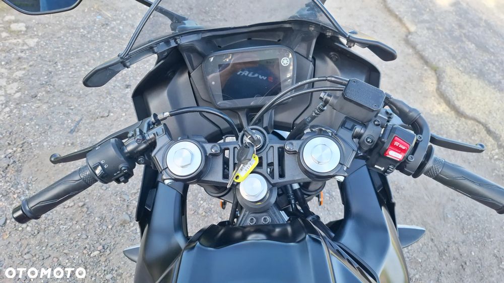 Yamaha YZF - 22