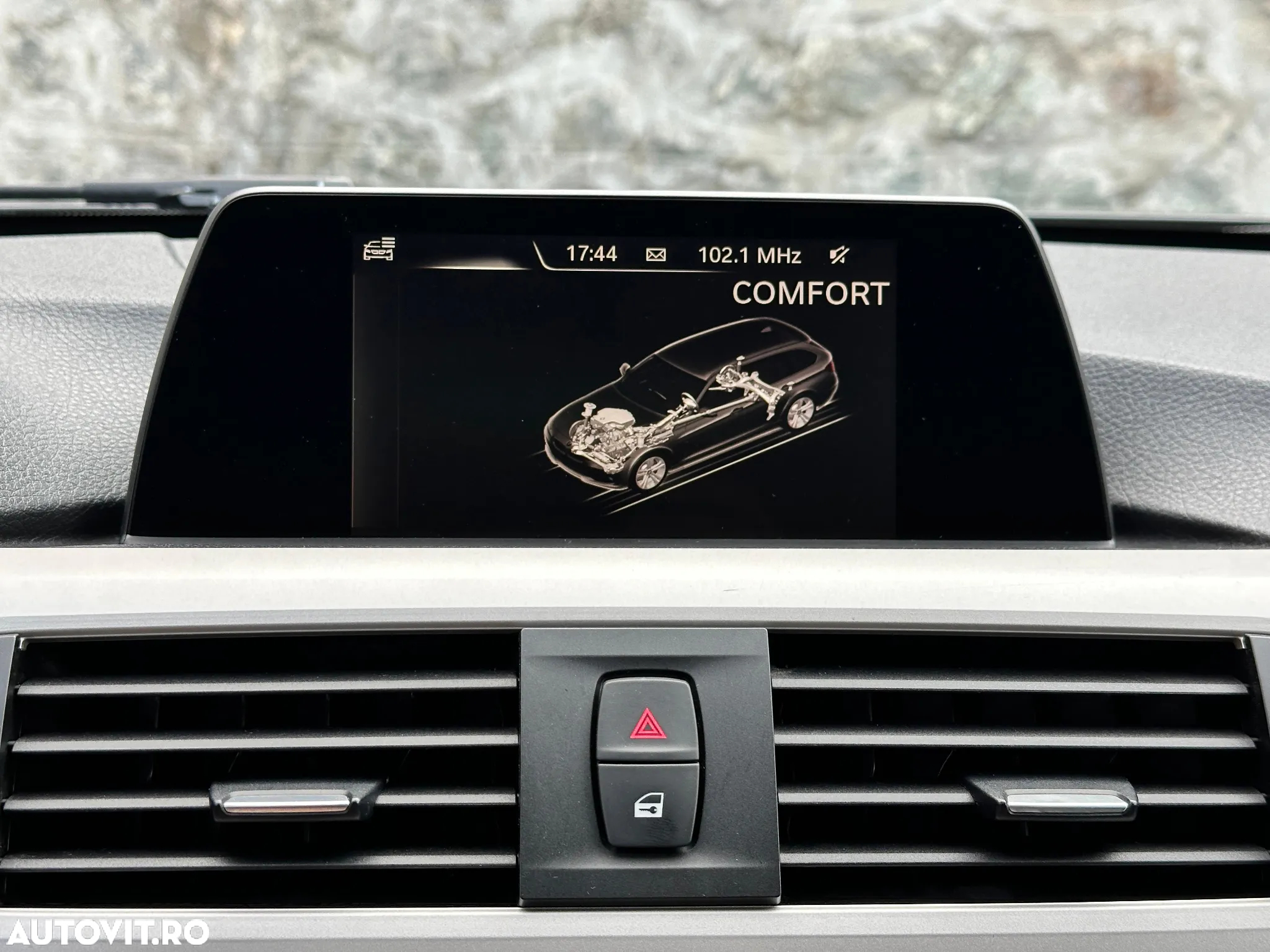 BMW Seria 3 320d Touring Aut. Efficient Dynamics Edition - 32