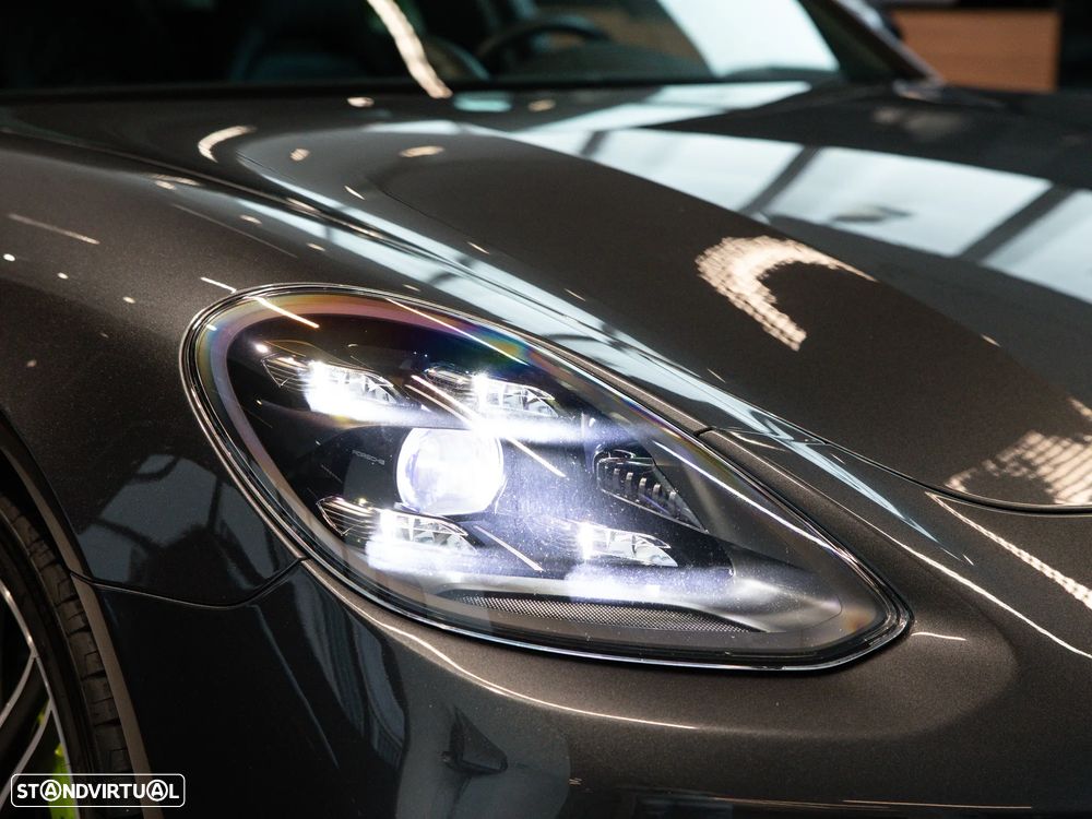 Porsche Panamera Sport Turismo 4 E-Hybrid Platinum Edition PDLS - 16