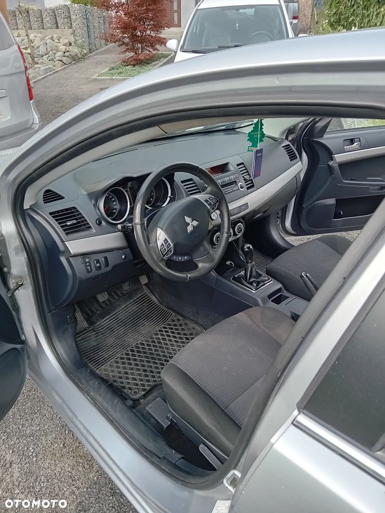 Mitsubishi Lancer - 12
