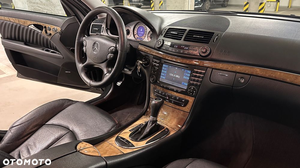 Mercedes-Benz Klasa E 350 4Matic Avantgarde Sport Edition - 29