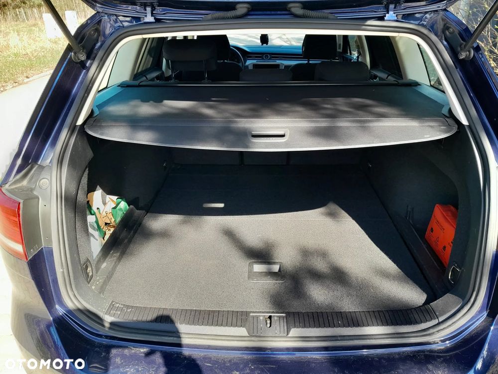 Volkswagen Passat - 30