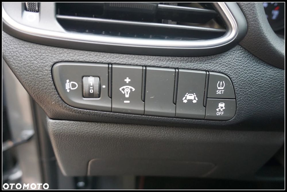 Hyundai i30 1.4 Premiere Comfort - 14