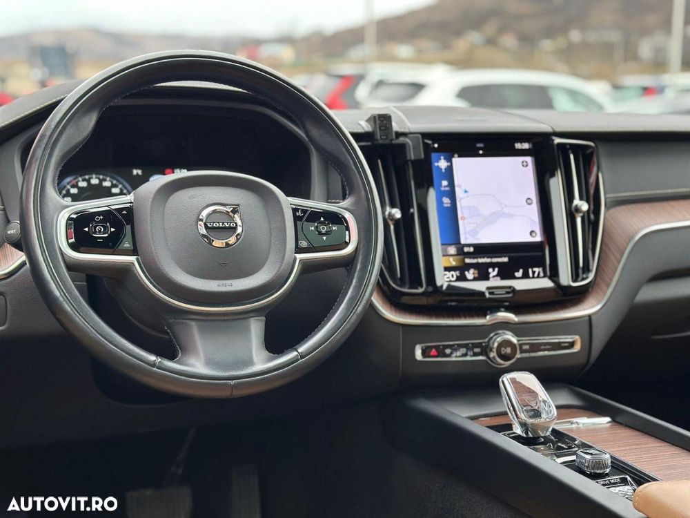 Volvo XC 60 Recharge T8 Twin Engine eAWD Inscription - 17