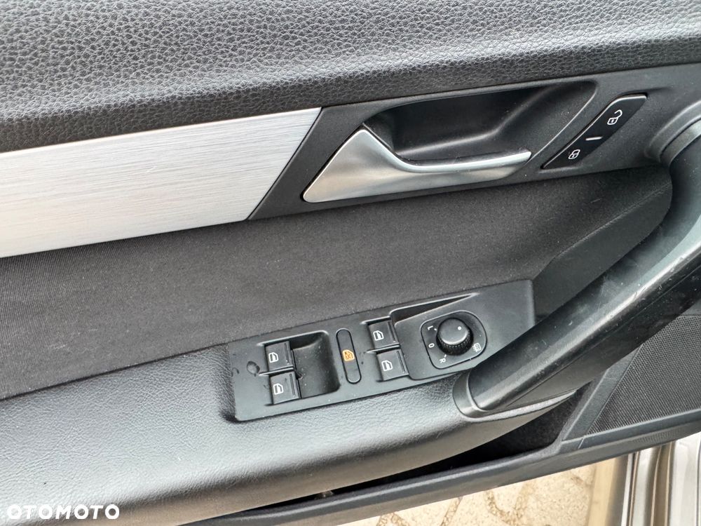 Volkswagen Passat 2.0 TDI BlueMotion Technology R-Line - 19