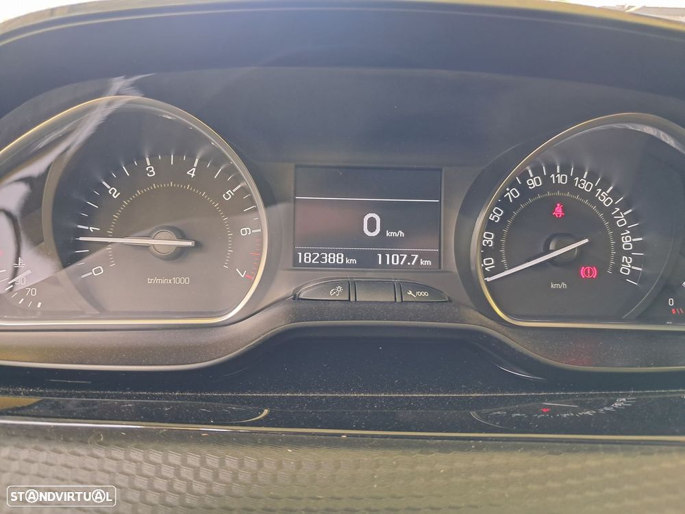 Peugeot 208 1.2 PureTech Allure - 6