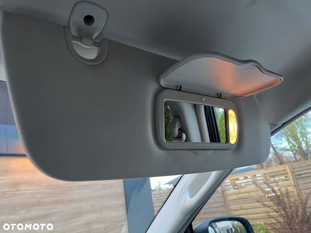 Chrysler Grand Voyager ver-2-8-crd-limited - 35