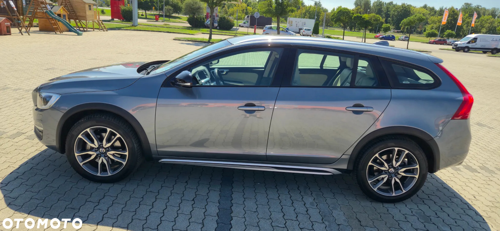 Volvo V60 Cross Country T5 AWD Summum - 2